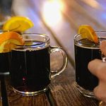 Какое городское заведение с согревающими напитками посоветуете? 