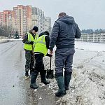 Чистка ливневых решёток от льда и снега по ул. Автомобилистов