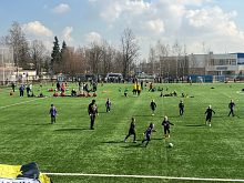 На стадионе «Заря» спортивной школы Краснознаменск проходит футбольный турнир