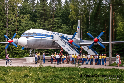 Самолет в городе 