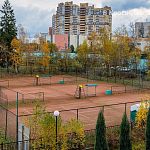Улучшение теннисных кортов рядом с поликлиникой