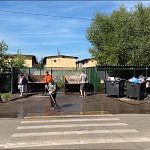 На контейнерных площадках для временного накопления твёрдых коммунальных отходов и крупногабаритного мусора регулярно проводится санитарная обработка.