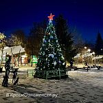 Вечером новогодние ёлочки засияли праздничными огнями!