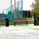 В Городском парке появились 30 комплектов новых лавочек и урн