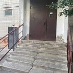 Гагарина 11 подъезд 3, проблематично выйти погулять с коляской из-за отсутствия пандуса