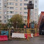 Глава Краснознаменска посетил строительство пятой школы и проверил ход работ по ремонту тепловой сети на ул. Октябрьской и ул. Строителей.
