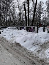 По нормативам в течении 5-ти дней после снегопада , снег должен был вывезен, стоянка возле Беличьего парка.....