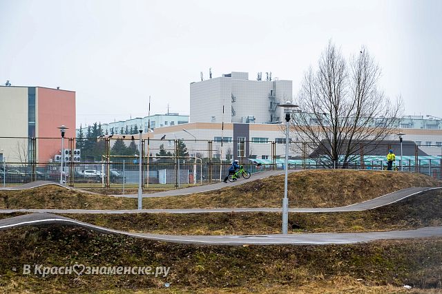 Детки на велотреке у Нового озера.Март 2020 г.