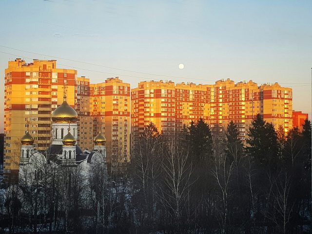 Храм и луна