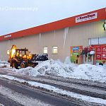 Дикси на Гагарина избавляют от снежно-ледовых оков