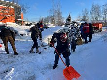 Вчера на ул. Связистов кипела активная работа.