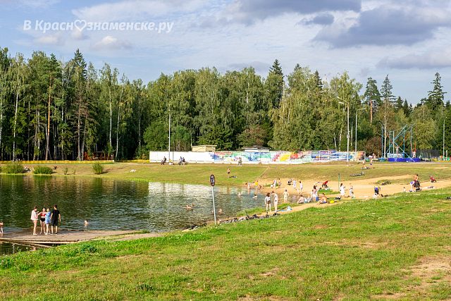 В город вернулось лето – пляж оживился