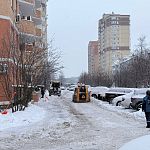 Сегодня расчищали дворовую территорию на ул. Парковая, ул. Советская и около Молодёжного центра