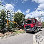 Врип главы Краснознаменска Игорь Головатик посетил новые остановочные пункты на ул. Победы.