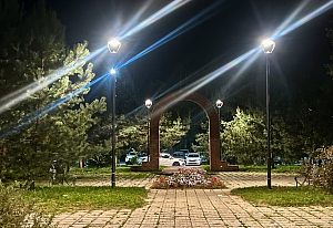 Город в свете фонарей