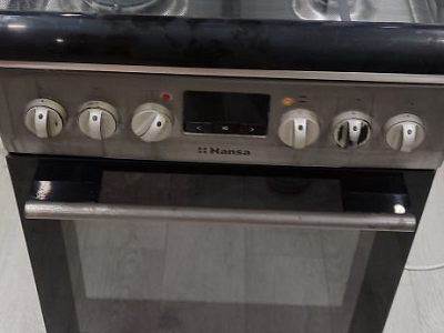 Продам газовую плиту Hansa.