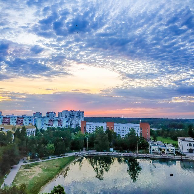 Небо над городским озером