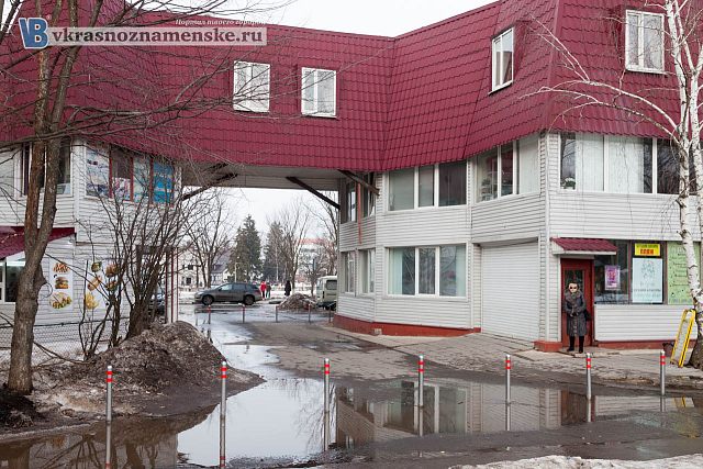 В "промежности" установили столбики