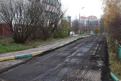 На проспекте Мира, д.14 начались работы по укладке нового асфальтобетонного покрытия