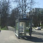 Новая реклама на остановках осознанно размещена, чтобы мешать пассажирам.