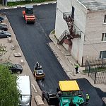 на улице Строителей у дома 18/6 положили новый асфальт