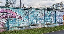 Наверно нужно оформить эту стену как-то по другому, не приживается на ней граффити