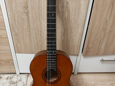 Продам классическую гитару Yamaha c40 с чехлом