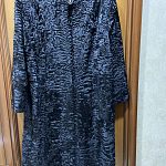 Шуба из каракульчи. Новая. Торг.