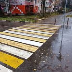 Во время продолжительного дождя пешеходные переходы становятся не проходимыми