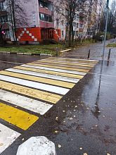 Во время продолжительного дождя пешеходные переходы становятся не проходимыми