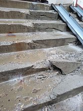 На ул.Гагарина 13 в 3 подъезде лестница разваливается