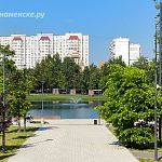Прогулка по солнечным улицам города
