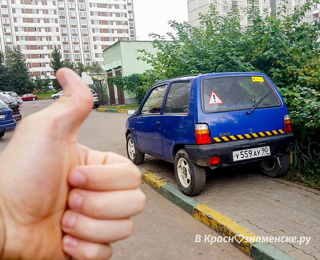 Наверняка, владелец припарковал машину по правилам