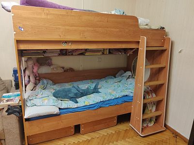 Отдам двухярусную кровать 