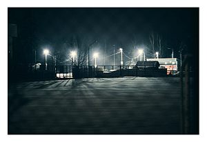 Старое поле, старые заборы и огни нового каткаНо