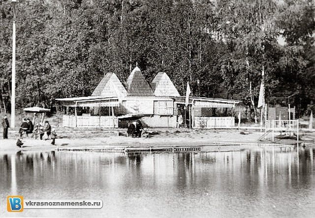 Кафе у городского озера