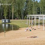 В Городском парке на пляже крупные осколки стекла