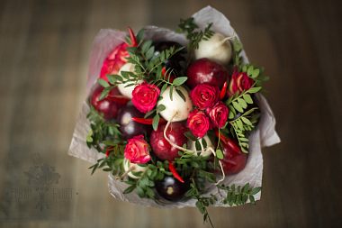 Букет из овощей и фруктов «Белый дайкон»