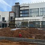 8 октября глава Краснознаменска Игорь Головатик посетил строительство образовательного центра на ул. Связистов