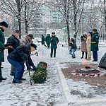 Возложение цветов к вечному огню в Сквере Победы в честь 80-летия полного освобождения Ленинграда от фашистской блокады