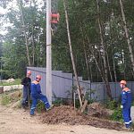 Специалисты «Мособлэнерго» присоединили к сетям новых потребителей, построивших частные дома вблизи Краснознаменска (СНТ «Сириус»). 
