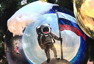 Космический елочный шар