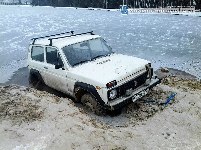 Нива которая не смогла, городской пруд, парк