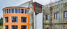 Кто-то знает почему это чудо до сих пор не сносят?