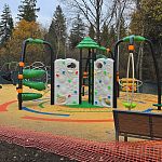 Новая детская площадка в городском парке — Краснознаменск
