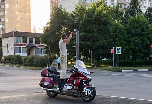 Если стремянка для починки светофора, то только та