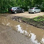 Раньше жители ждали новую парковку, теперь остается ждать новую ливневку
