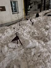 На Советской 5 с крыши рухнул снег, вместе со снегоудержателями