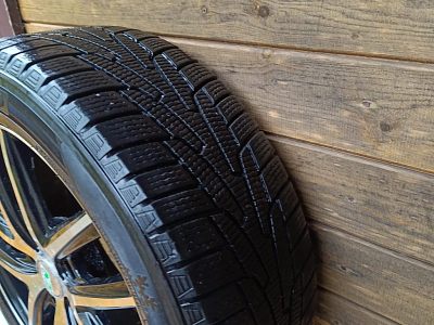 Продаю Зимние шины 4 шт. на дисках  Kumho I'Zen KW