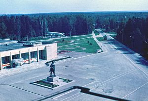 Виды на площадь, самолет